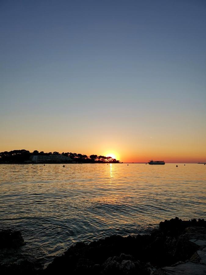 Stay In The Very Heart Of Porec - 50M To The Beach Exterior photo
