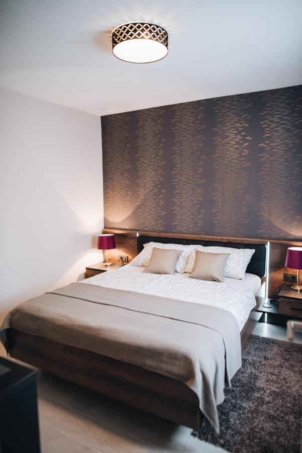Stay In The Very Heart Of Porec - 50M To The Beach Exterior photo