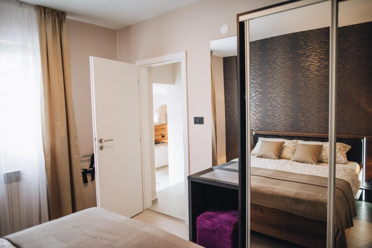 Stay In The Very Heart Of Porec - 50M To The Beach Exterior photo