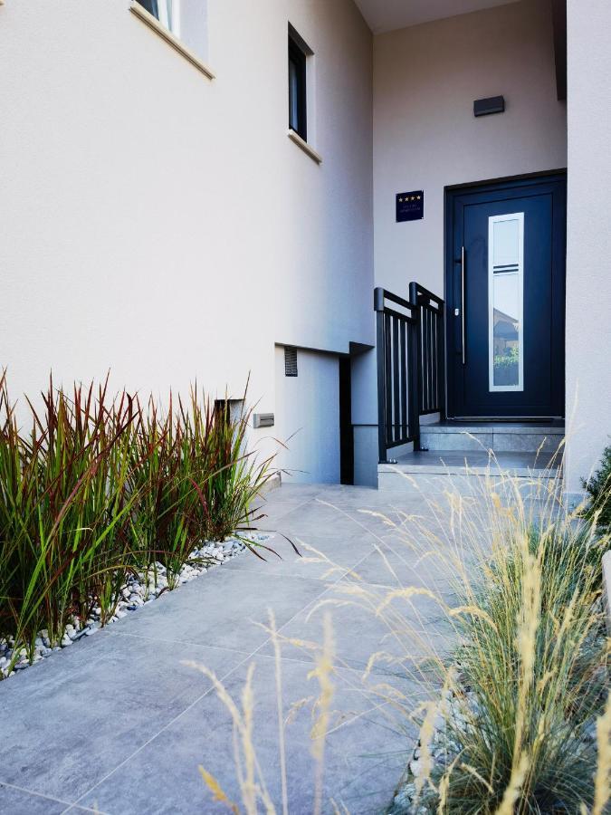 Stay In The Very Heart Of Porec - 50M To The Beach Exterior photo