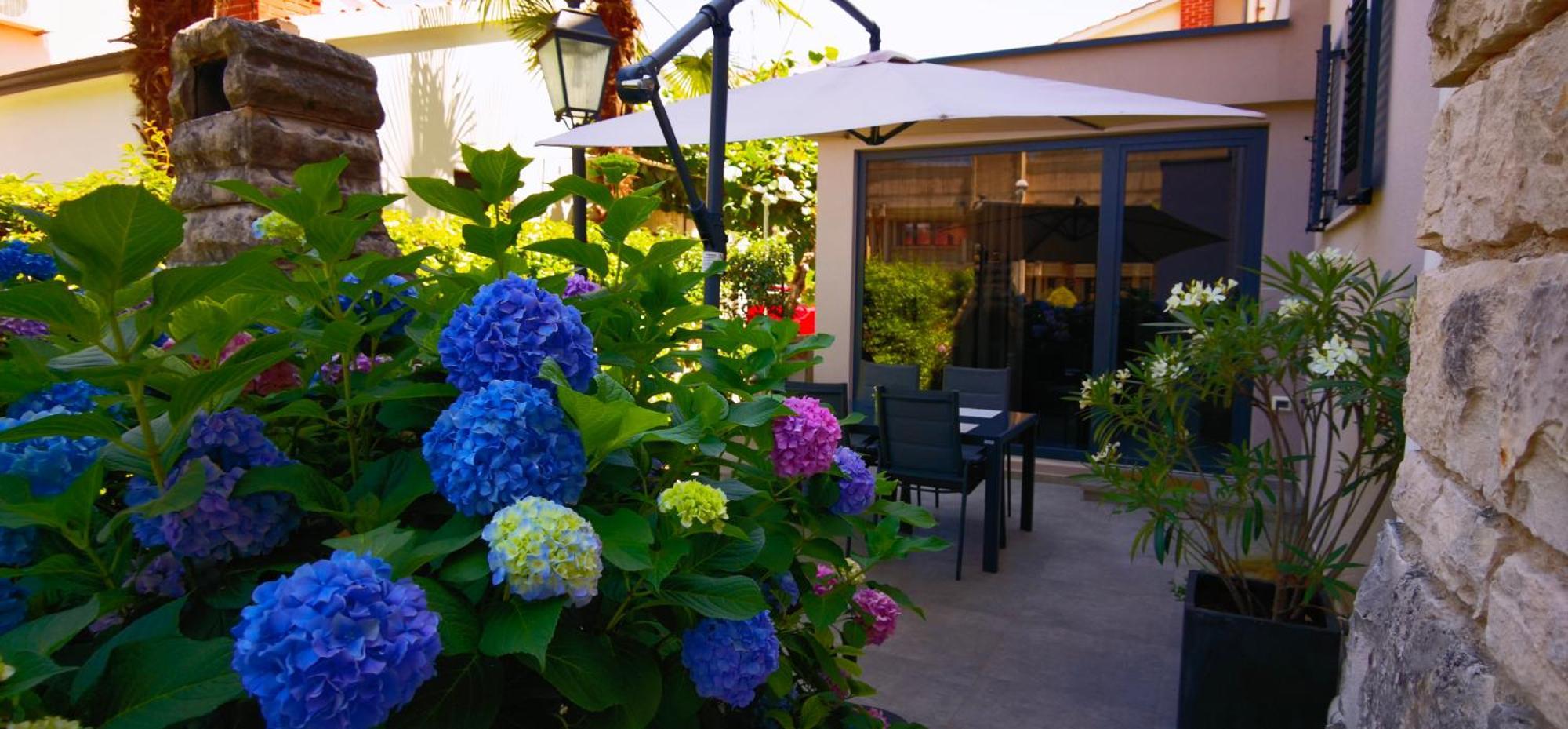 Stay In The Very Heart Of Porec - 50M To The Beach Exterior photo