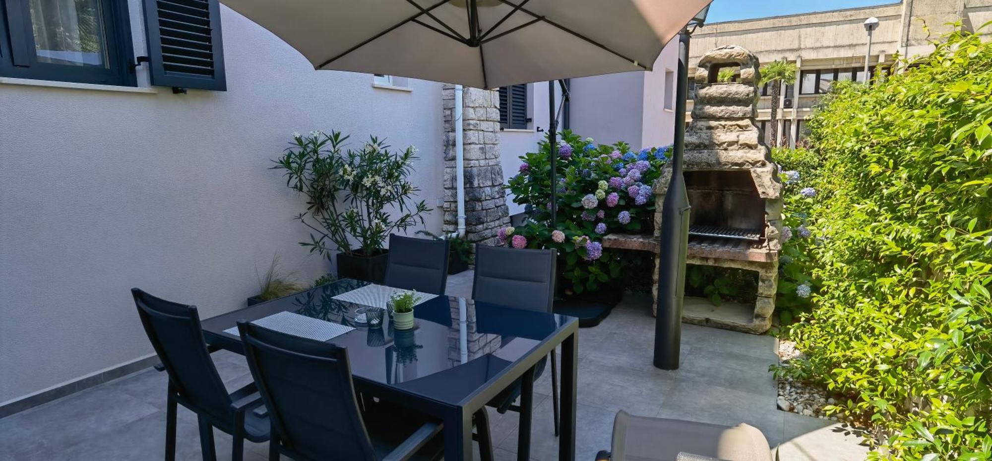 Stay In The Very Heart Of Porec - 50M To The Beach Exterior photo