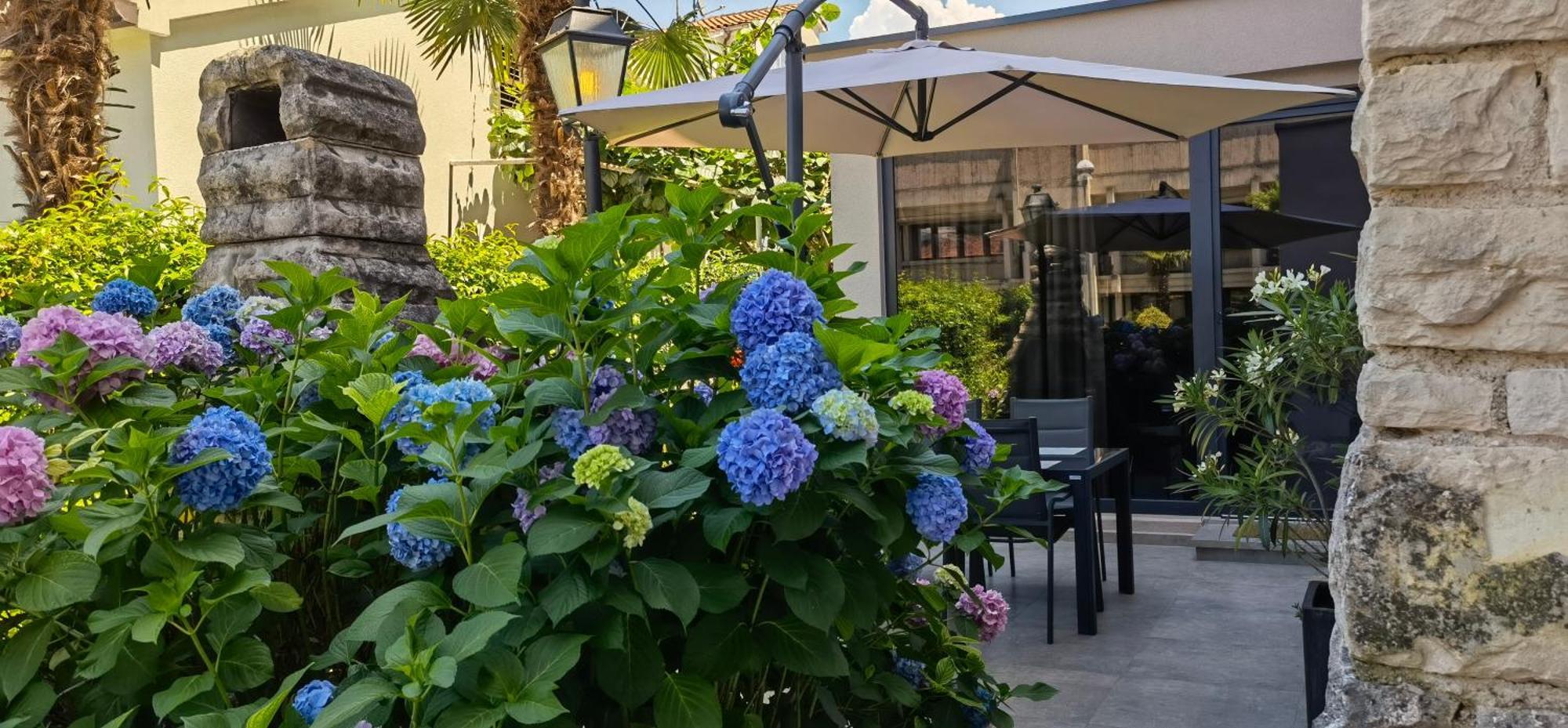 Stay In The Very Heart Of Porec - 50M To The Beach Exterior photo