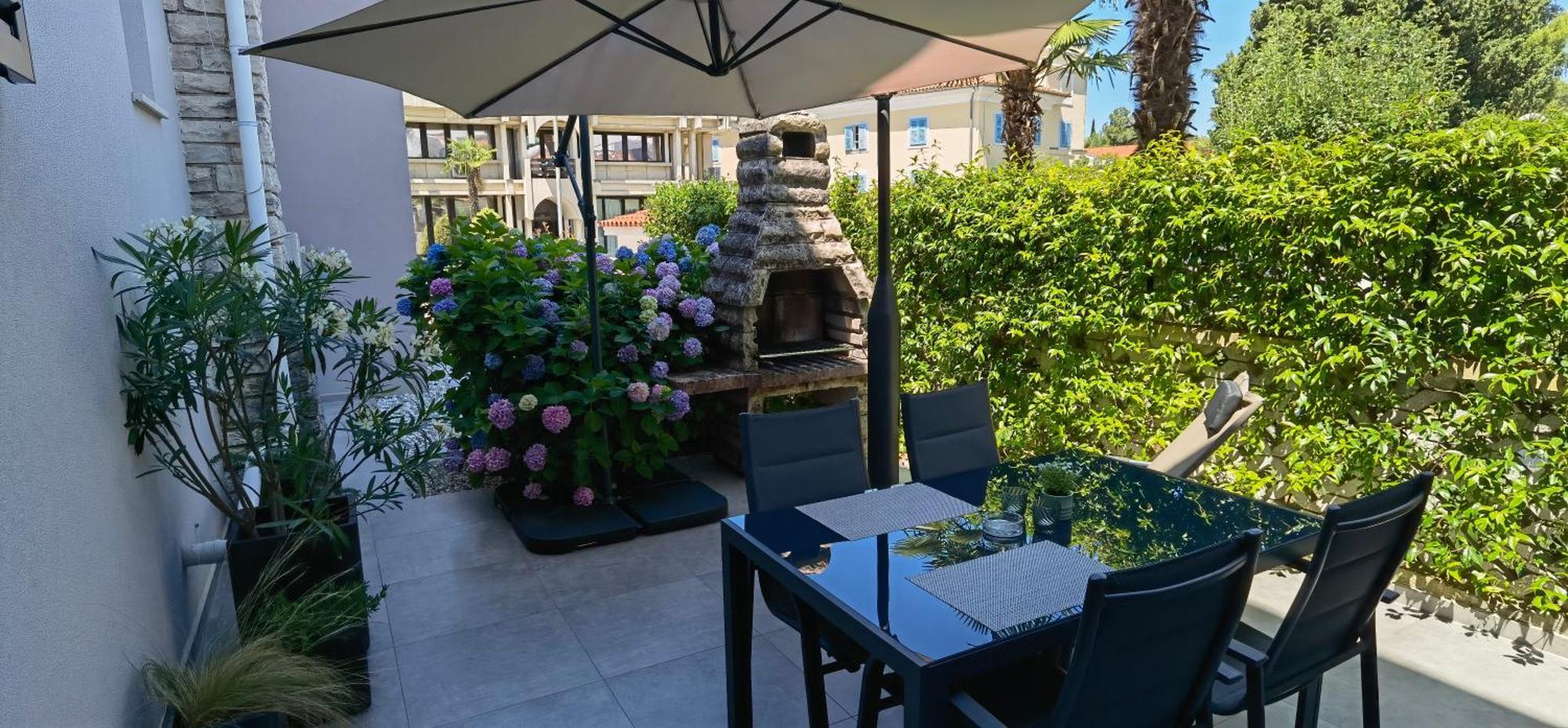 Stay In The Very Heart Of Porec - 50M To The Beach Exterior photo